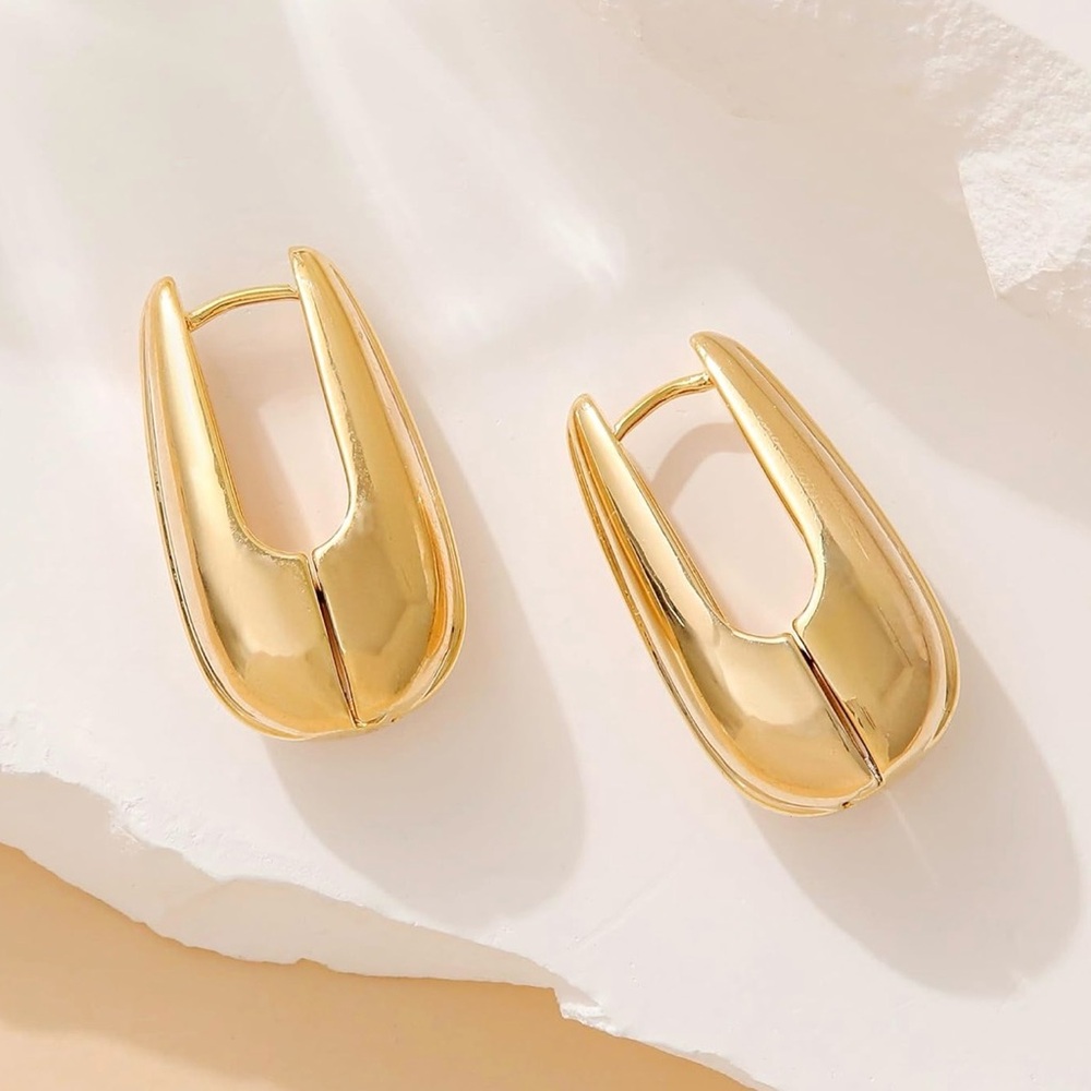 Elegant Gold Square Hoop Earrings - Picture 5 of 6